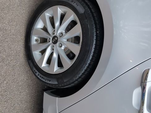 Used 2018 Kia Optima EX w/ Premium Package FWD image 4