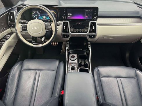 Used 2023 Kia Sorento SX Prestige w/ Panoramic Sunroof Package image 12