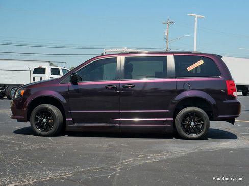 Used 2019 Dodge Grand Caravan SXT image 23