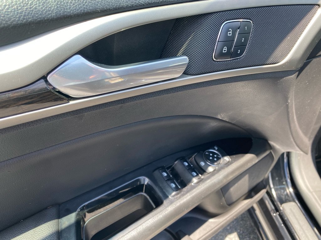 Used 2016 Ford Fusion SE w/ Equipment Group 202A FWD image 33