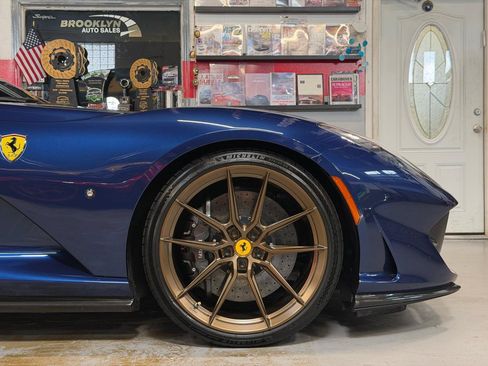 Used 2019 Ferrari 812 Superfast RWD image 12