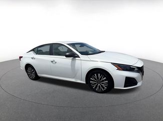 Used 2025 Nissan Altima 2.5 SV FWD video 2