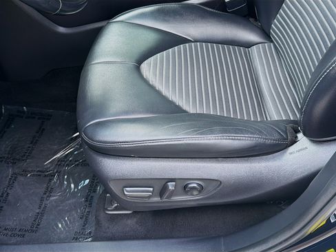 Used 2021 Toyota Highlander XSE FWD image 15