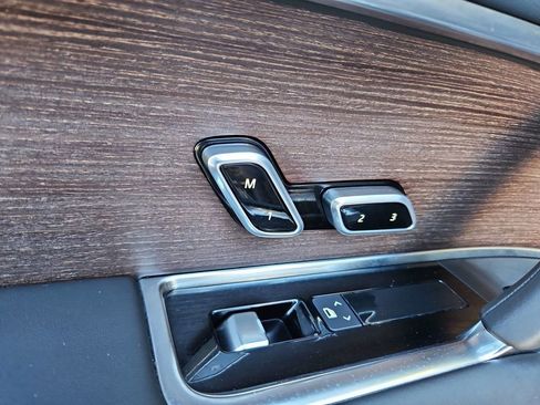 Used 2023 Land Rover Range Rover Long Wheelbase SE image 36