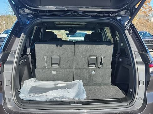 New 2025 Jeep Grand Cherokee L Limited w/ Black Appearance Package image 18