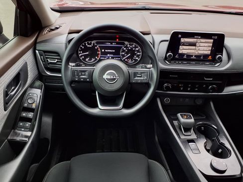 Used 2023 Nissan Rogue S image 13