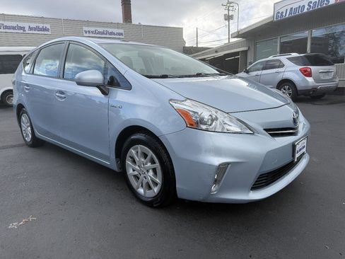 Used 2014 Toyota Prius V Two image 5