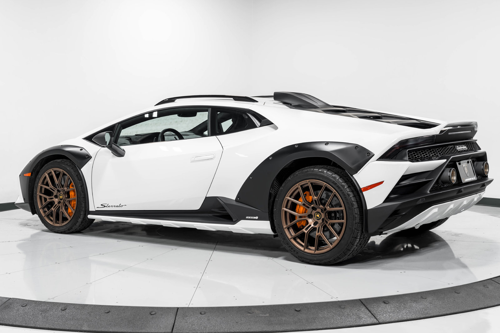 Used 2023 Lamborghini Huracan Sterrato AWD/4WD image 5