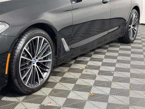 Used 2023 BMW 530i xDrive w/ Premium Package image 12