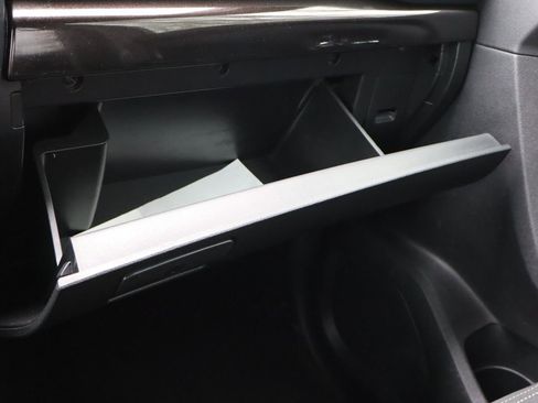 Used 2018 Nissan Titan SV w/ SV Convenience Package image 37