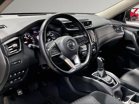 Used 2020 Nissan Rogue SV image 17