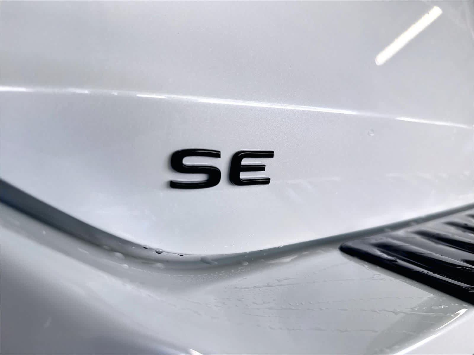 New 2026 Volkswagen Tiguan SE R-Line FWD image 9