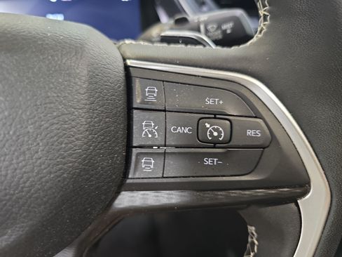 Used 2023 Jeep Grand Cherokee Altitude AWD/4WD image 15
