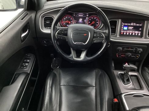 Used 2019 Dodge Charger SXT w/ Leather Interior Group image 31