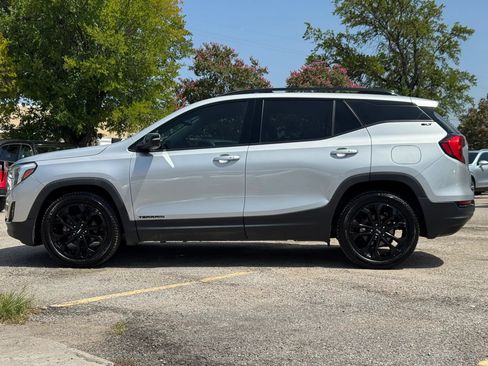 Used 2021 GMC Terrain SLT w/ Elevation Edition FWD image 3