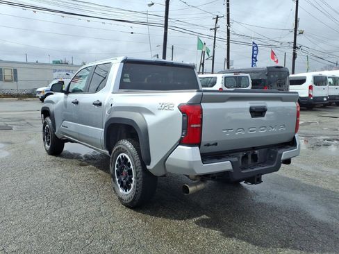 Used 2024 Toyota Tacoma TRD Off-Road image 5
