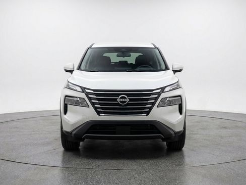 Used 2025 Nissan Rogue SV AWD/4WD image 2