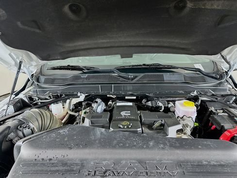Used 2024 RAM 2500 Laramie image 32