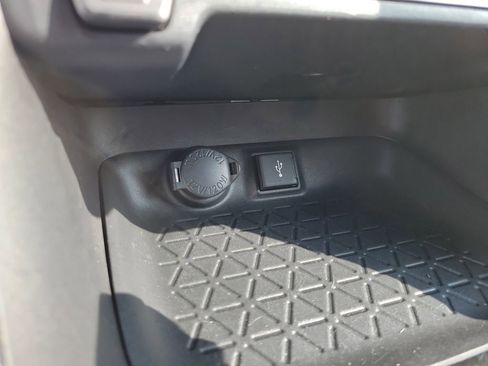 Used 2022 Toyota RAV4 XLE w/ Convenience Package image 24