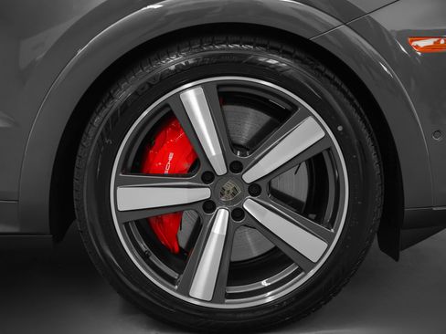 New 2025 Porsche Cayenne Turbo image 18