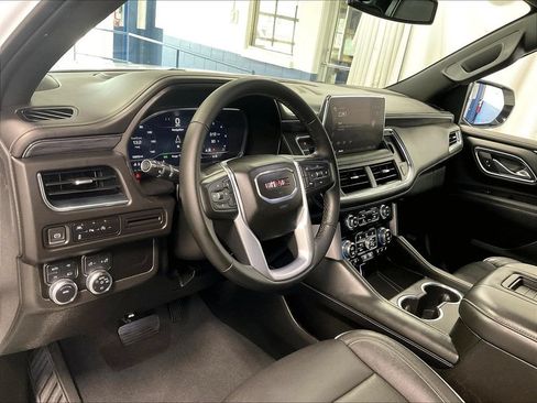 Used 2023 GMC Yukon XL SLT AWD/4WD image 8