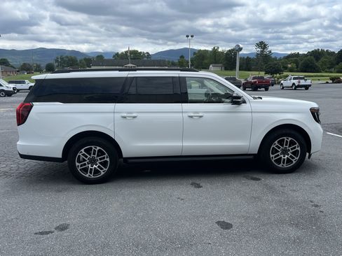 Used 2025 Ford Expedition Max Active AWD/4WD image 5