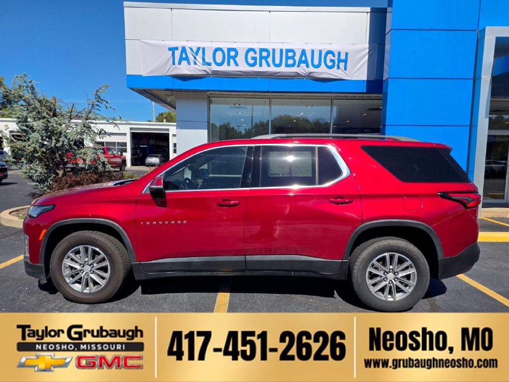 Used 2023 Chevrolet Traverse LT FWD image 1