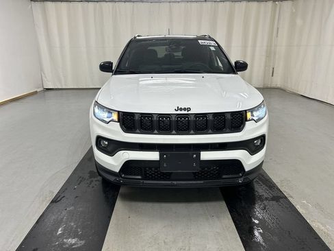 Used 2023 Jeep Compass Latitude w/ Convenience Group AWD/4WD image 3