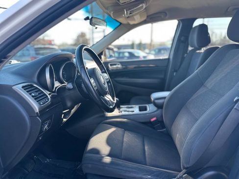 Used 2011 Jeep Grand Cherokee Laredo AWD/4WD image 14