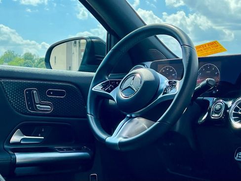Certified 2024 Mercedes-Benz GLA 250 4MATIC image 9
