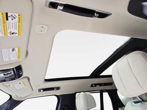 Certified 2025 Land Rover Range Rover SE AWD/4WD image 32