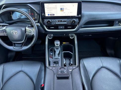 Certified 2024 Toyota Grand Highlander AWD image 3