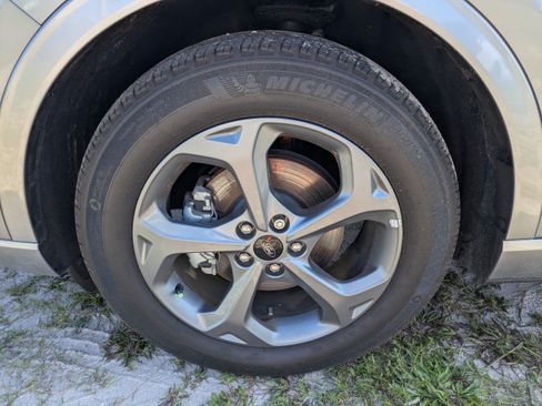 Used 2024 Ford Escape ST-Line w/ Tech Pack #1 FWD image 11