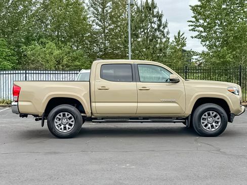 Used 2017 Toyota Tacoma SR5 w/ Tow Package AWD/4WD image 2