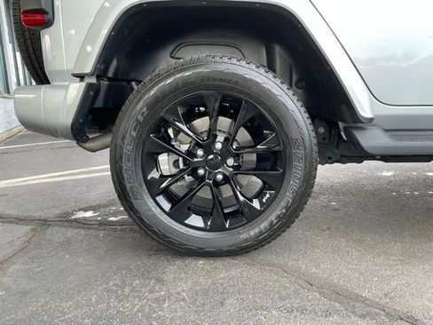 Used 2023 Jeep Wrangler Altitude image 33