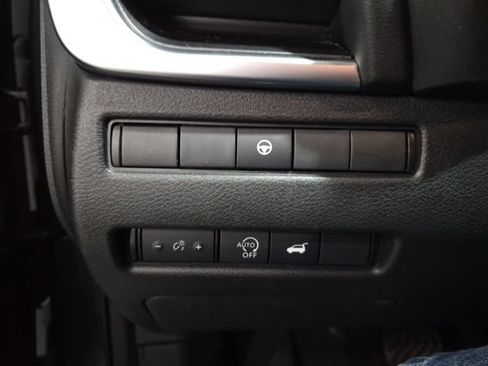 Used 2024 Nissan Rogue SV FWD image 15