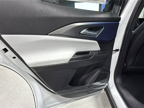 New 2026 Chevrolet Equinox EV LT image 13