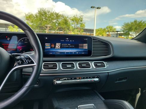 Used 2025 Mercedes-Benz GLE 350 4MATIC w/ AMG Line Exterior image 12