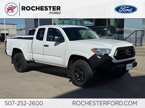 Used 2022 Toyota Tacoma SR image 1