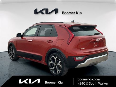 Used 2023 Kia Niro SX Touring image 7