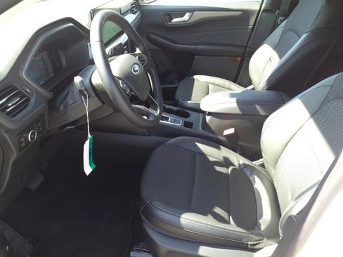 New 2025 Ford Escape SE FWD image 4
