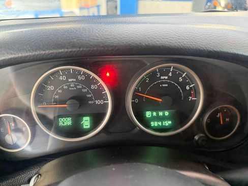 Used 2017 Jeep Wrangler Unlimited Sahara AWD/4WD image 17