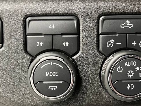Used 2025 Chevrolet Silverado 2500 LT w/ Convenience Package AWD/4WD image 32