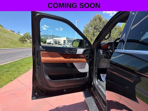 Used 2018 Lincoln Navigator Reserve w/ Technology Package AWD/4WD image 10