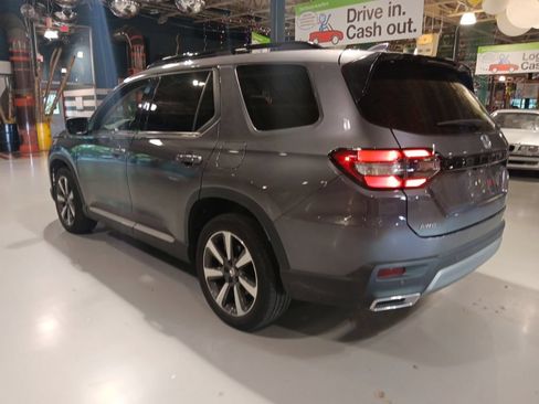 Used 2025 Honda Pilot Touring image 17