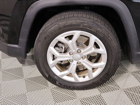 Used 2024 Jeep Compass Latitude w/ Convenience Group image 17