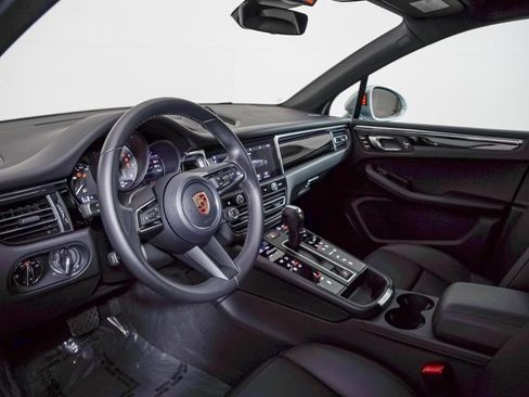 Used 2026 Porsche Macan S AWD/4WD image 4