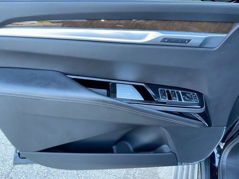 Used 2025 Cadillac Escalade ESV Sport Platinum AWD/4WD image 15