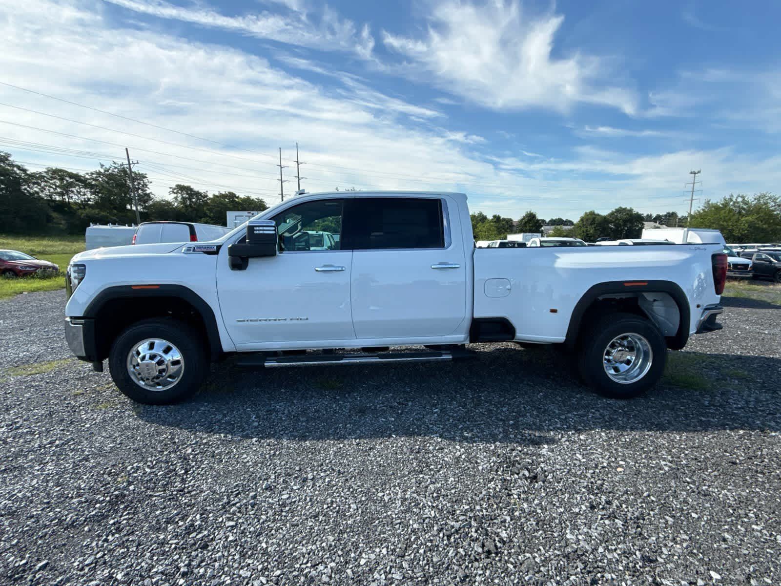 New 2026 GMC Sierra 3500 SLT w/ SLT Premium Package AWD/4WD image 4