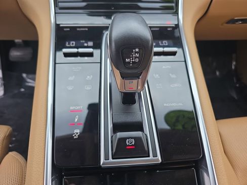 Used 2023 Porsche Panamera image 28